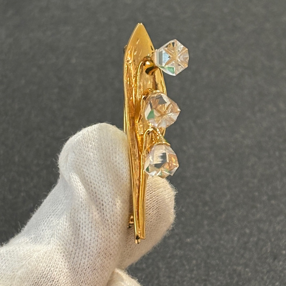 Vintage Swarovski Crystal lily flower brooch gold plated